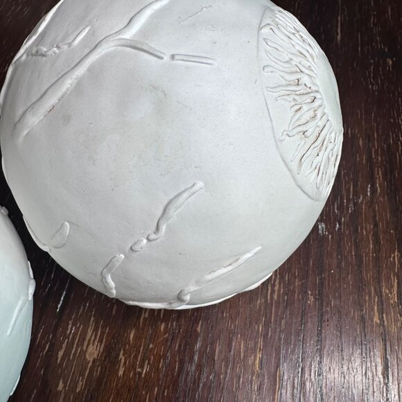 Large White Ceramic Eyeball Bookends With Sculpted Vein & Iris Details - Picture 12 of 13